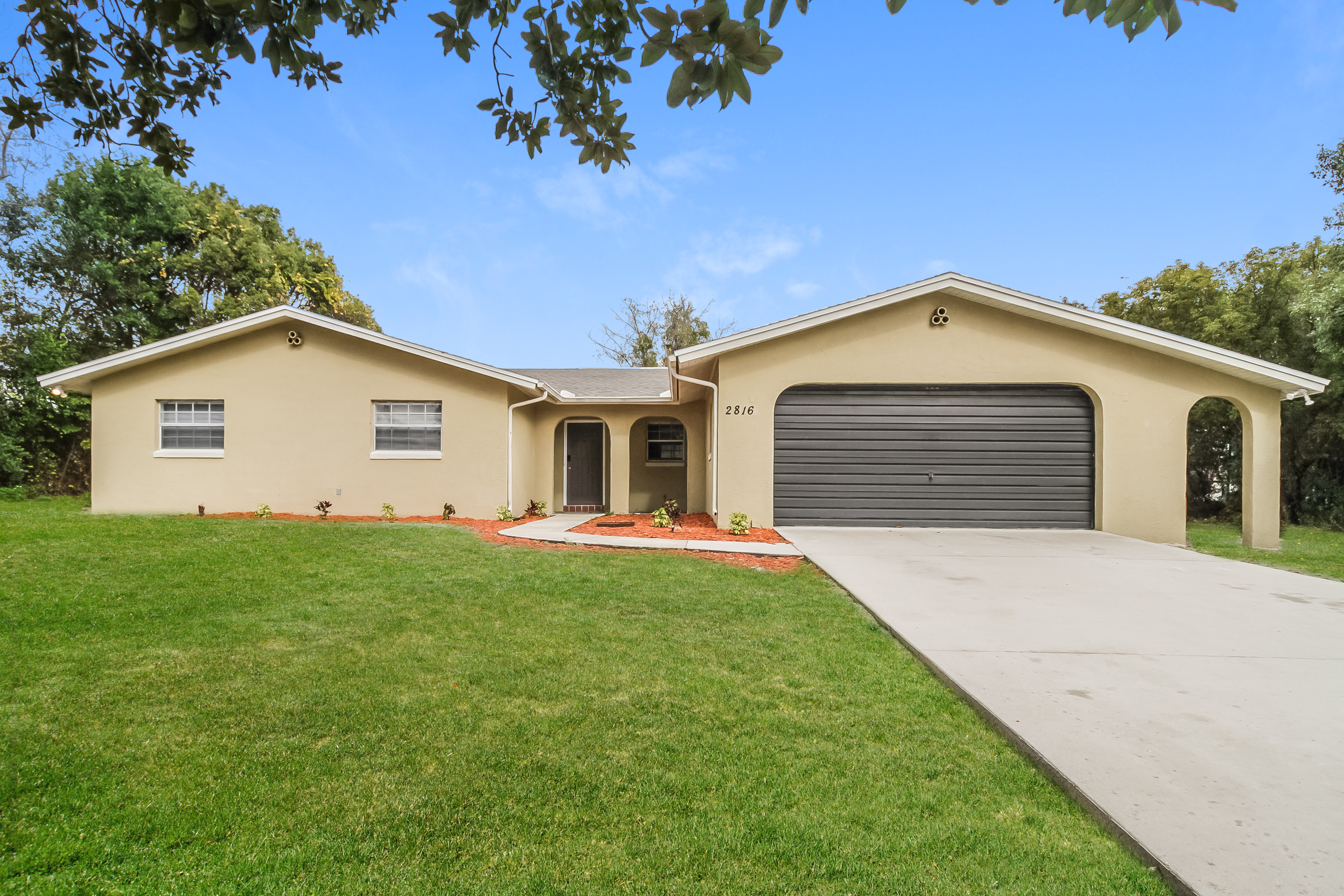 2816 Beal St Deltona, FL 32738